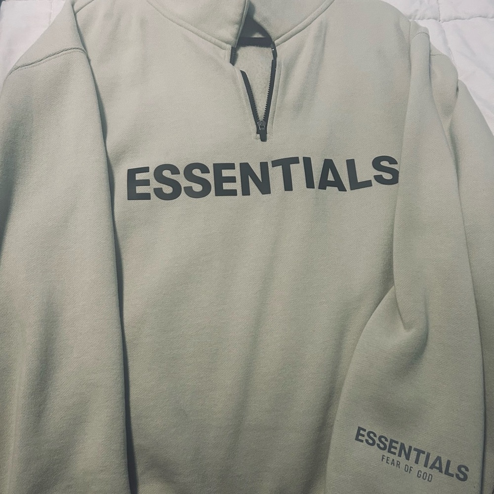 Essential zip sweatshirt